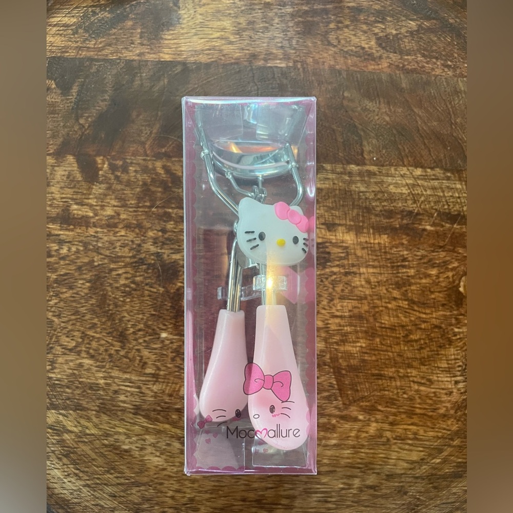 Allure Hello Kitty Eyelash Curler - Pink and Silver